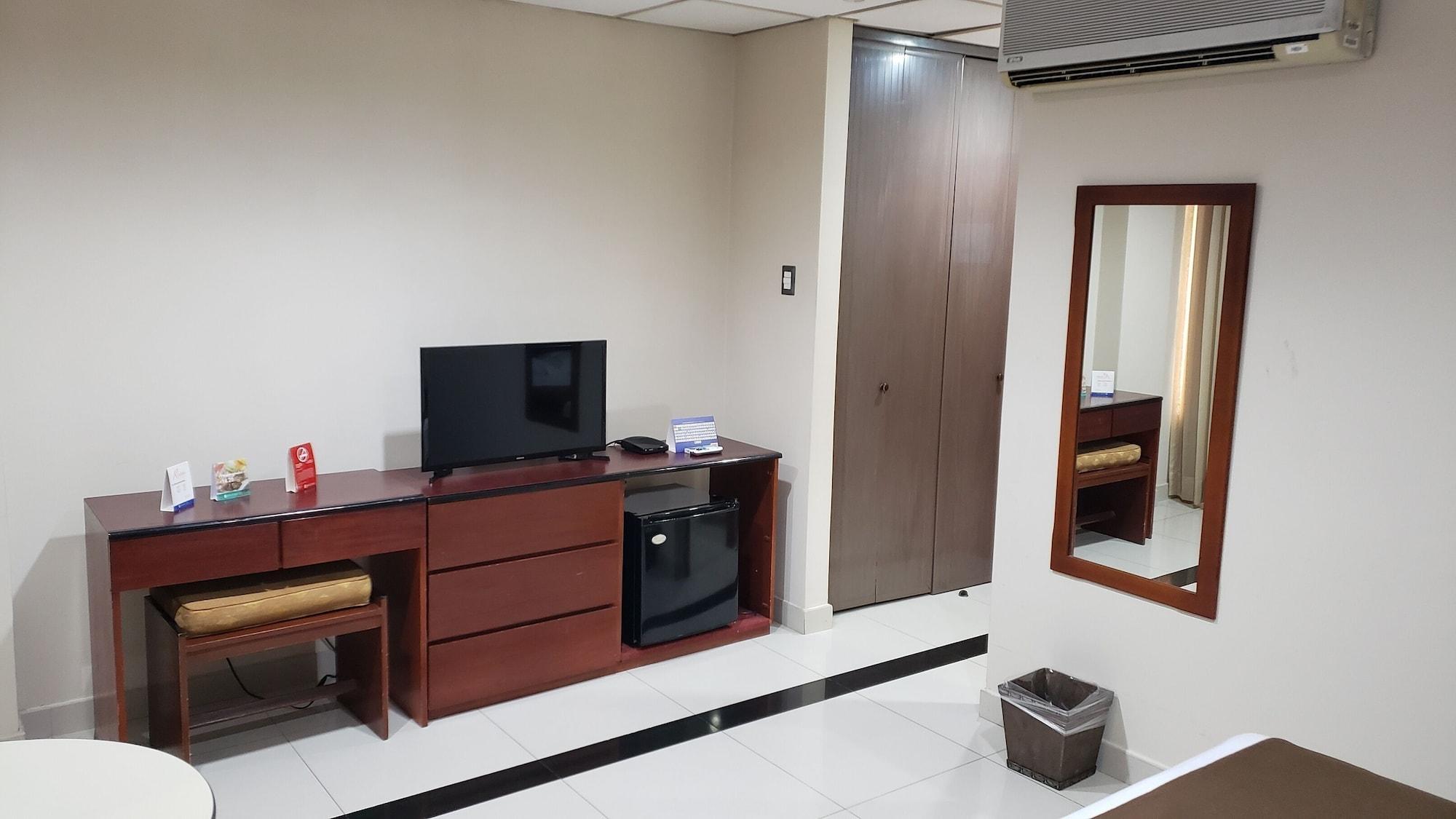 גוויאקיל Hotel Ramada מראה חיצוני תמונה