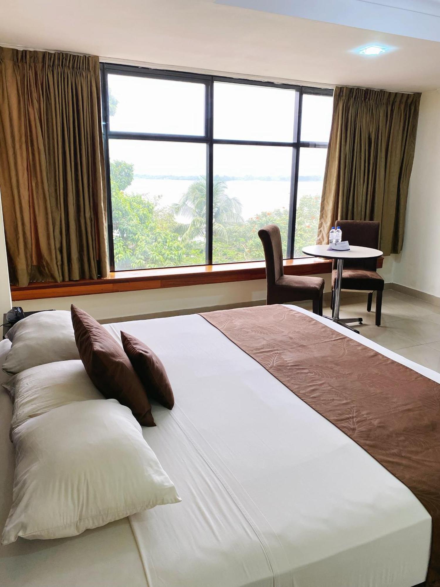 גוויאקיל Hotel Ramada מראה חיצוני תמונה
