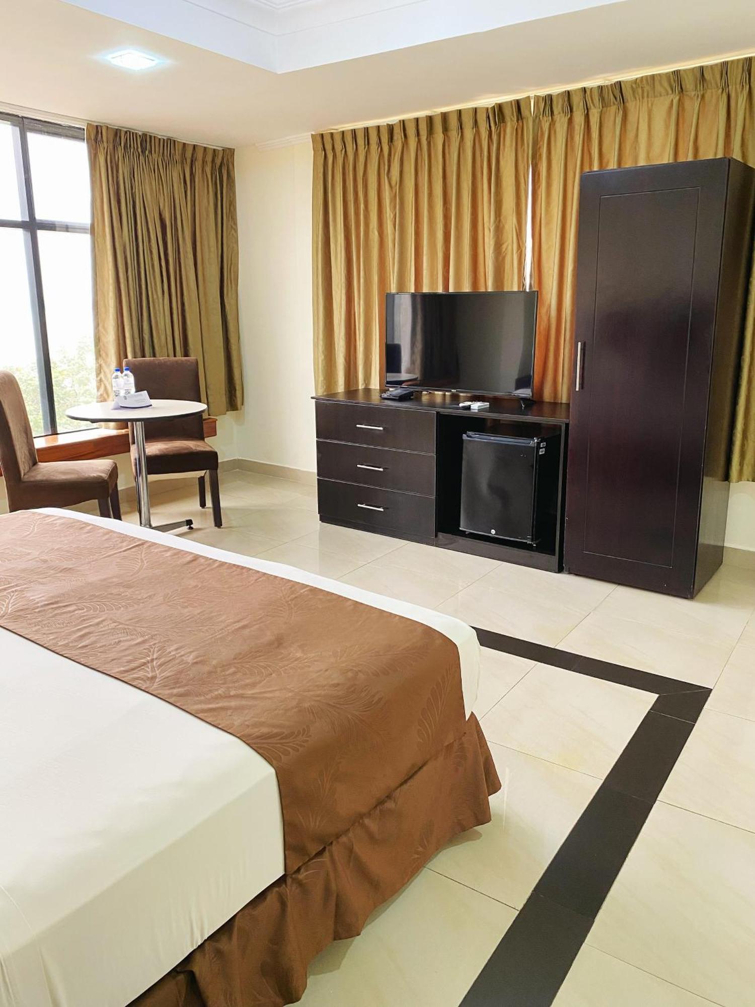 גוויאקיל Hotel Ramada מראה חיצוני תמונה