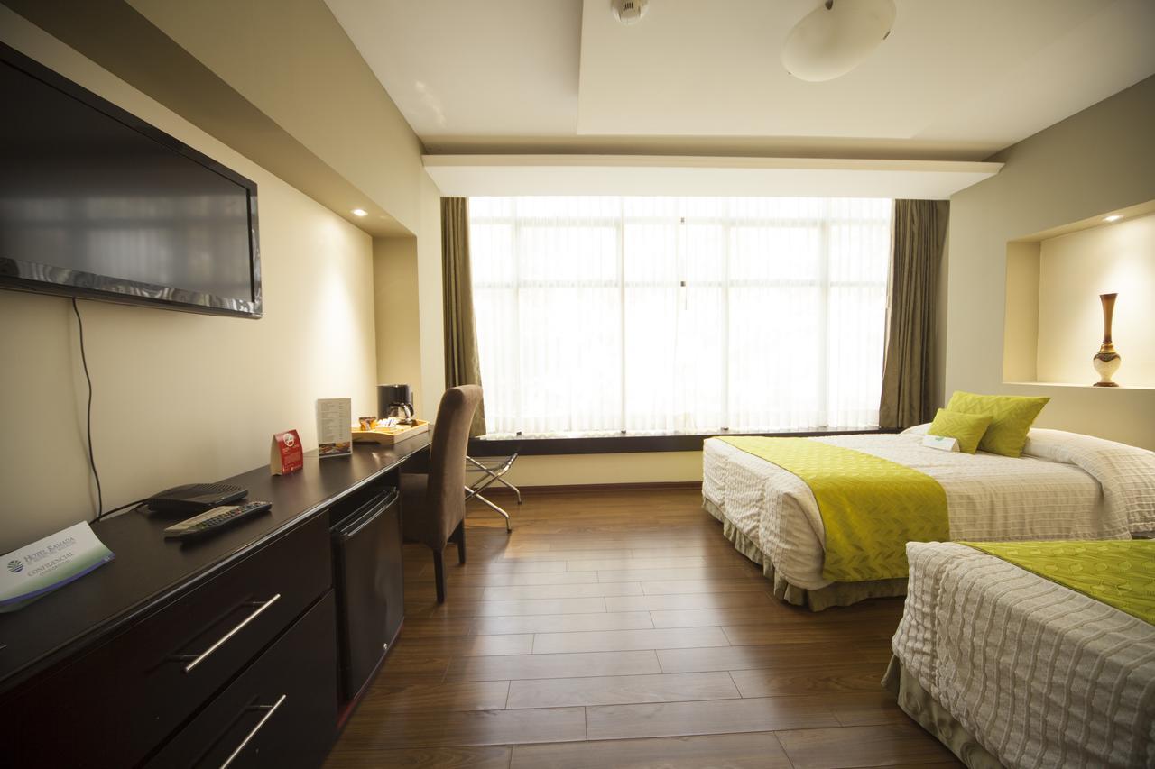 גוויאקיל Hotel Ramada מראה חיצוני תמונה