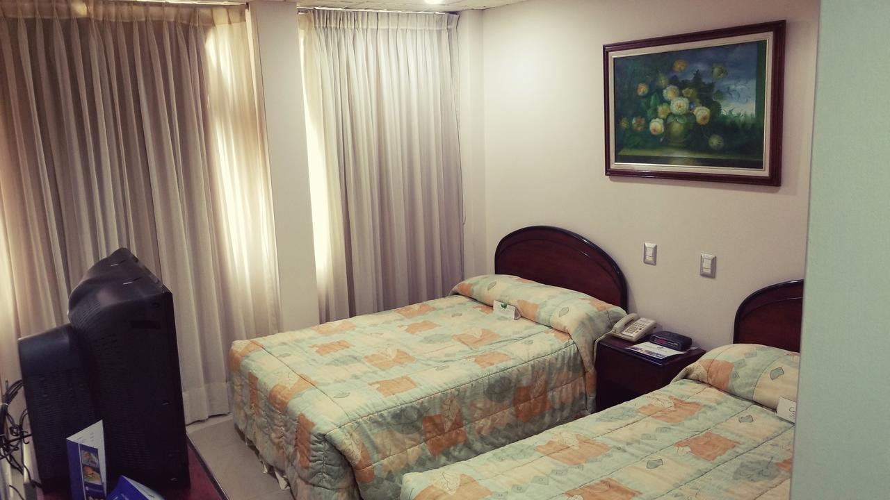 גוויאקיל Hotel Ramada מראה חיצוני תמונה